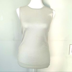 Sleeveless sweater top